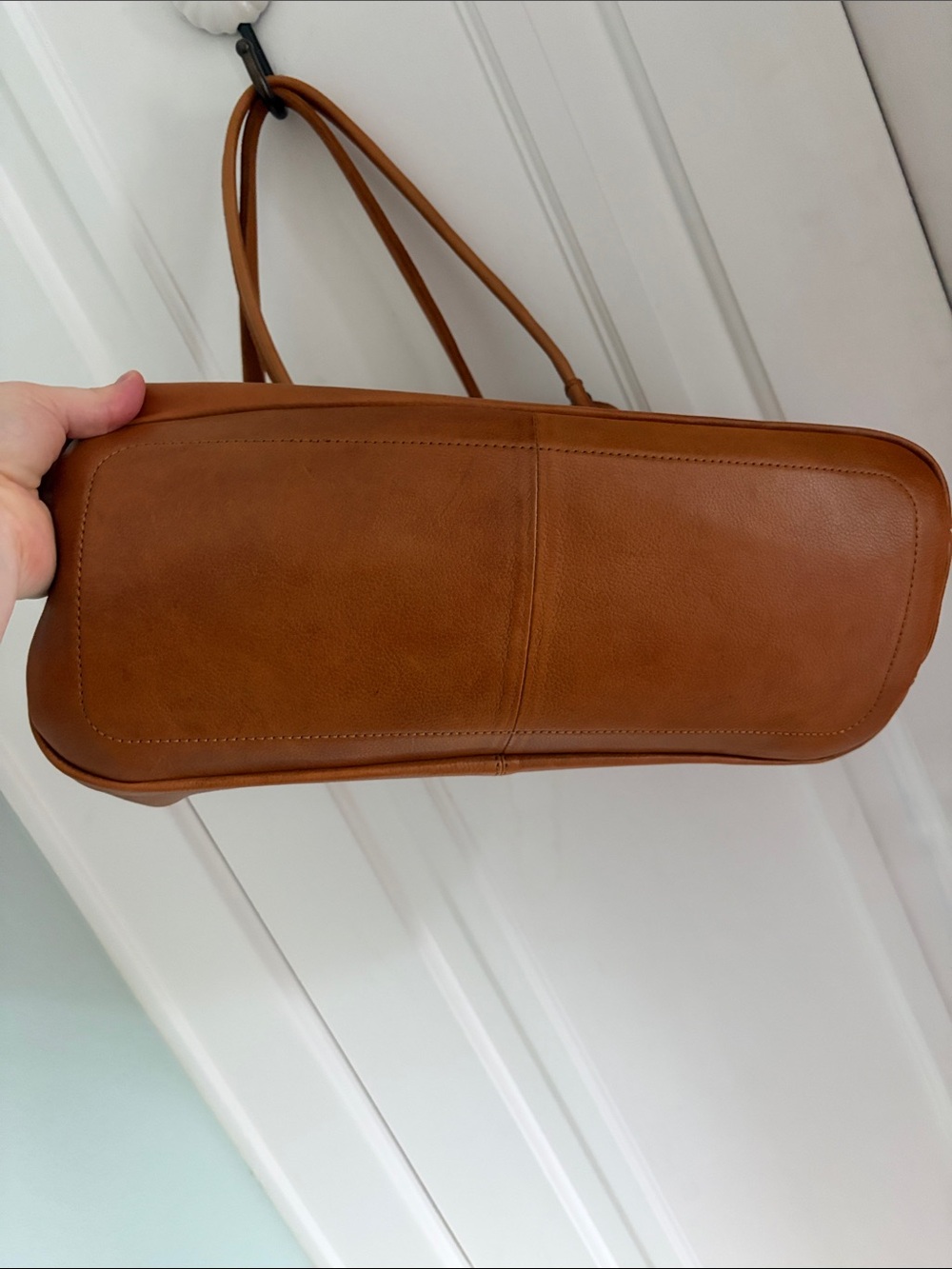 Vilenca Holland • Classic Tan Leather Handbag - Picture 3 of 9